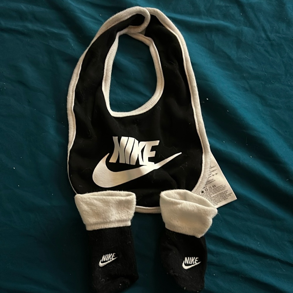 Unisex bib and socks